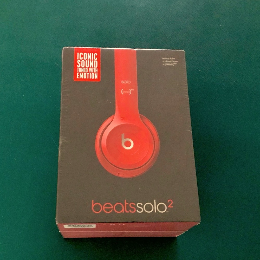 Wired Beats Solo 2 Glossy Red - On Ear Headphones (unopened+new)